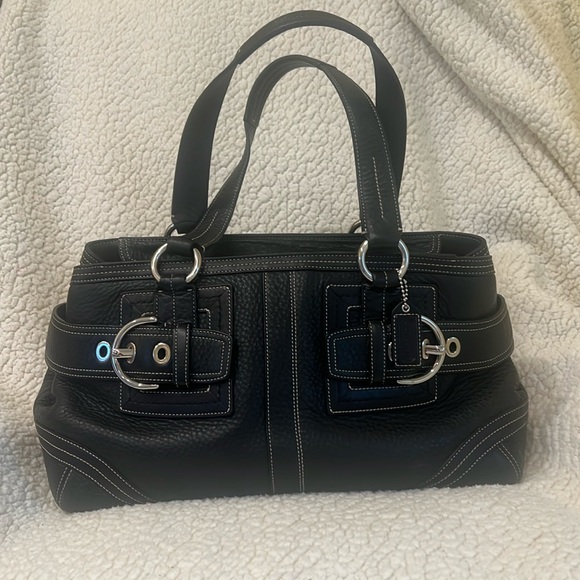 Coach Handbags - Coach Hampton carry all